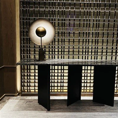 Viešbučio dekoratyvinė stalo lempa